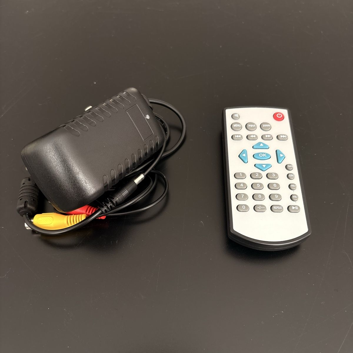 Vidéoprojecteurs: LED Projector / Mini Beamer (Entertainment Lcd Image System) – D'occasion à Winterthur par TechCheck 1