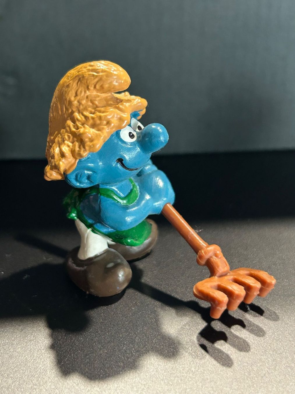 Schleich Figuren: Gärtner Schlumpf mit Harke 21009 – Gebraucht aus Bassersdorf von Shelby70 1