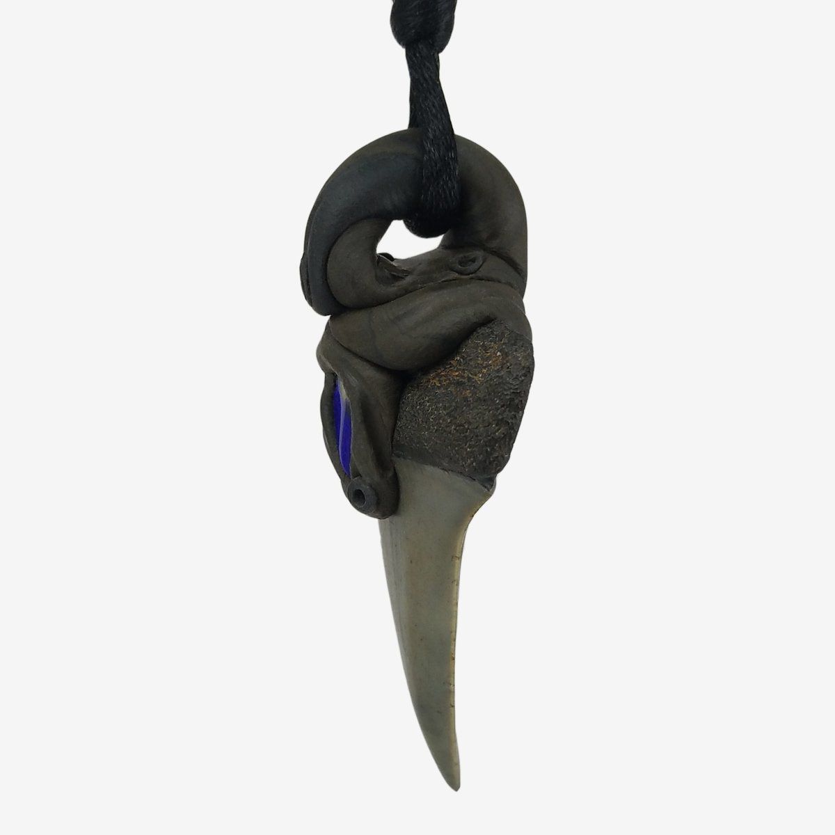 Fossilien: Mako Haifischzahn fossiliert mit eingefasstem Lapislazuli – Neu und originalverpackt aus Meilen von Kaleidoskopia 1
