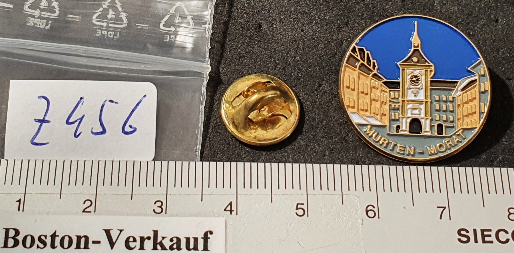 Placchette & Badge: Z456 - Pin Haus Murten Morat  / Tor – Usato da Reinach BL venduto da Boston-Verkauf 1