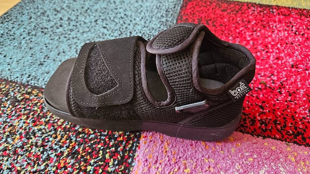 Bort Medizinische Geräte: BORT Verbandschuh offene Form – Gebraucht aus Ehrendingen von WirklichSerioes 1