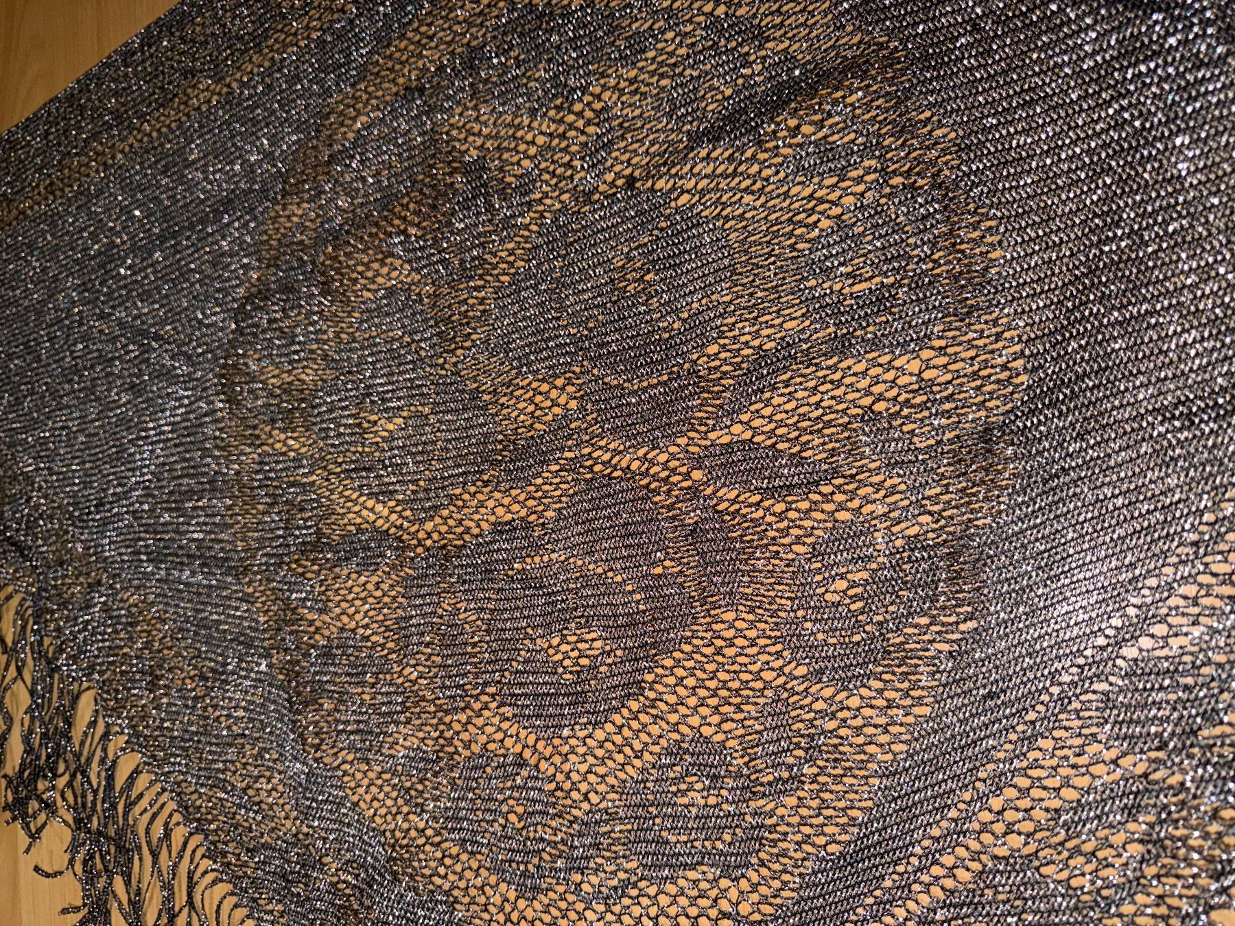 Foulard & Sciarpe: Schönes Dreieckstuch aus Spitze – Usato da Grosswangen venduto da shoes.bags.and.co 1