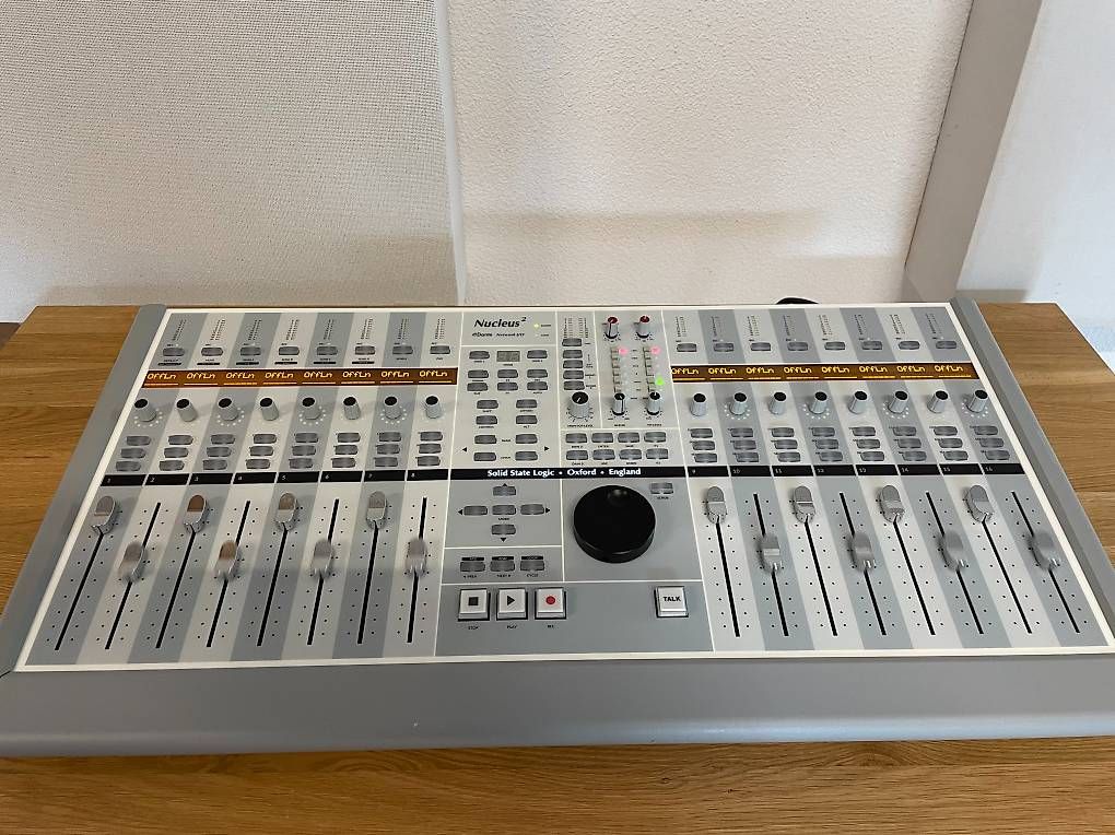 Solid State Logic Console di mixaggio: SSL Nucleus 2  DAW Controller mit Spitzenpreamps – Usato da Suhr venduto da pas_x7zw