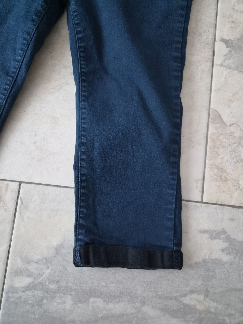 Pantalons: dunkelblaue Caprijeans, Grösse 38, Chicorée  – D'occasion à Niederrohrdorf par Miripfiri 2