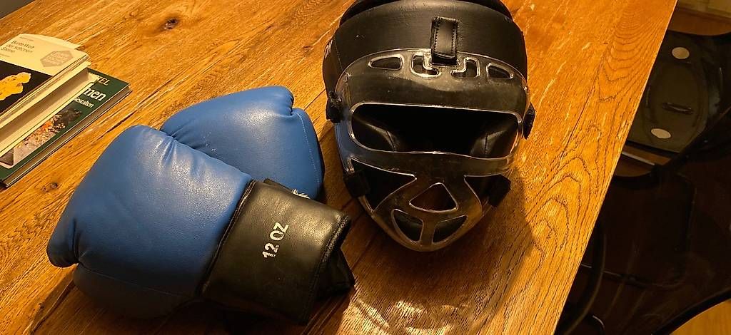 Altri accessori da uomo: Kwon Kopfschutz, Leder, Boxhandschuhe  – Usato da Zürich venduto da ale_9fkc