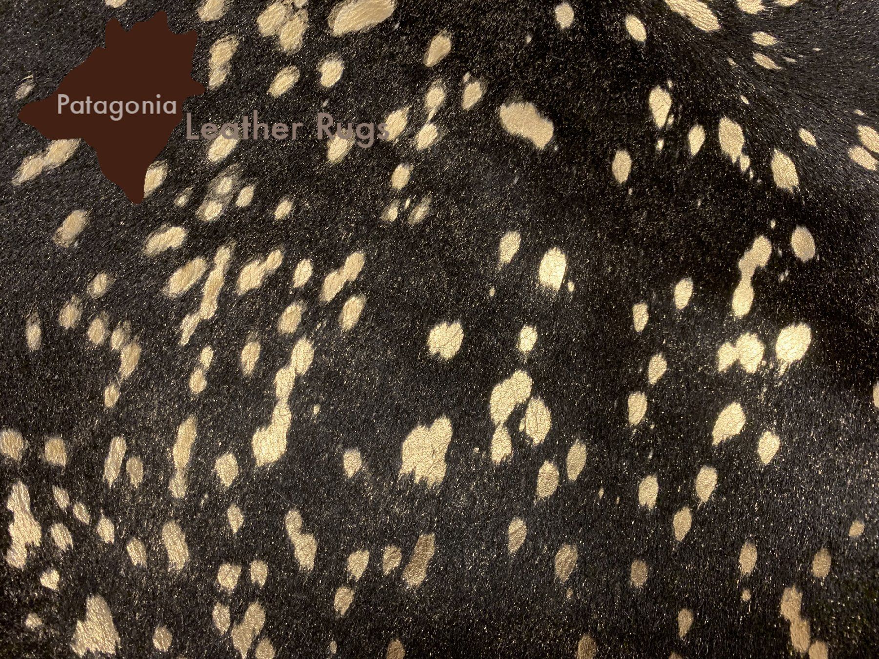 Teppiche: echtes Kalbfell Black/Gold – Neu und originalverpackt aus Arbedo von patagonialeatherrugs 1