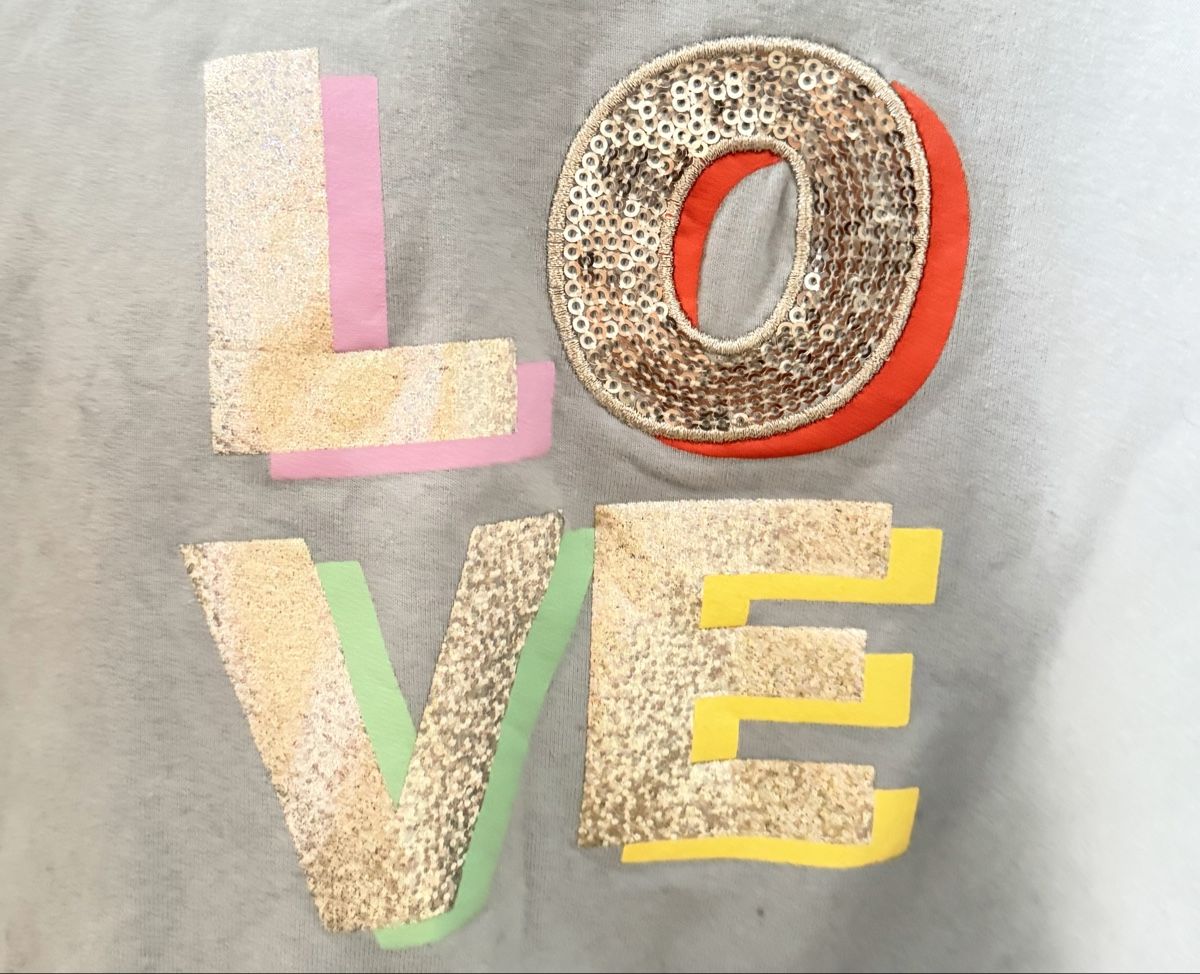 Pullover & Sweatshirts: Sweat fille taille 128, motif paillettes "LOVE" - – Neu (gemäss Beschreibung) aus Lausanne von mik_l5py 1
