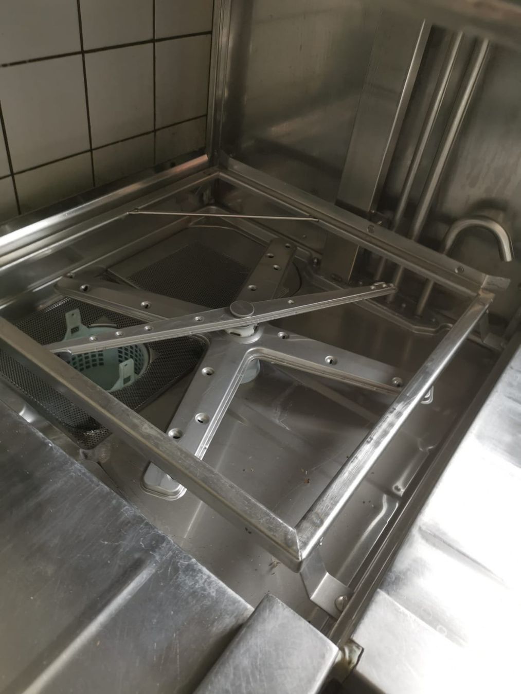 Geschirrspüler: Gastro Geschirspüler – Gebraucht aus Spreitenbach von Space_X 4