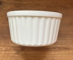 Joli moule à soufflé blanc, diamètre 18 cm