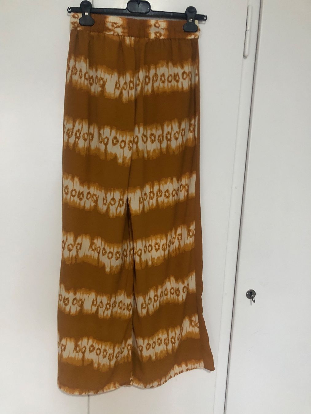H&M Pantaloni: Hose breit Gr 38 – Usato da Zürich venduto da Herbion1 2