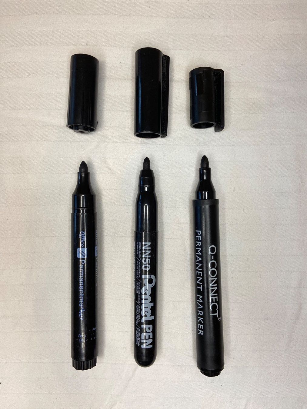 Stifte & Marker: 2 Permanentmarker (schwarze Tinte) – Gebraucht aus Zürich von dedasiba 1