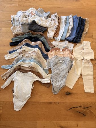 Baby Kleiderpaket Gr. 74/80, Body, Hosen, Top Zustand!