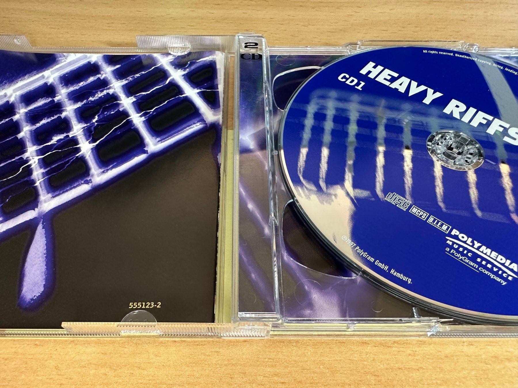 CDs: Heavy Riffs - 2 CD – Gebraucht aus Rikon im Tösstal von Alpenmutz 2