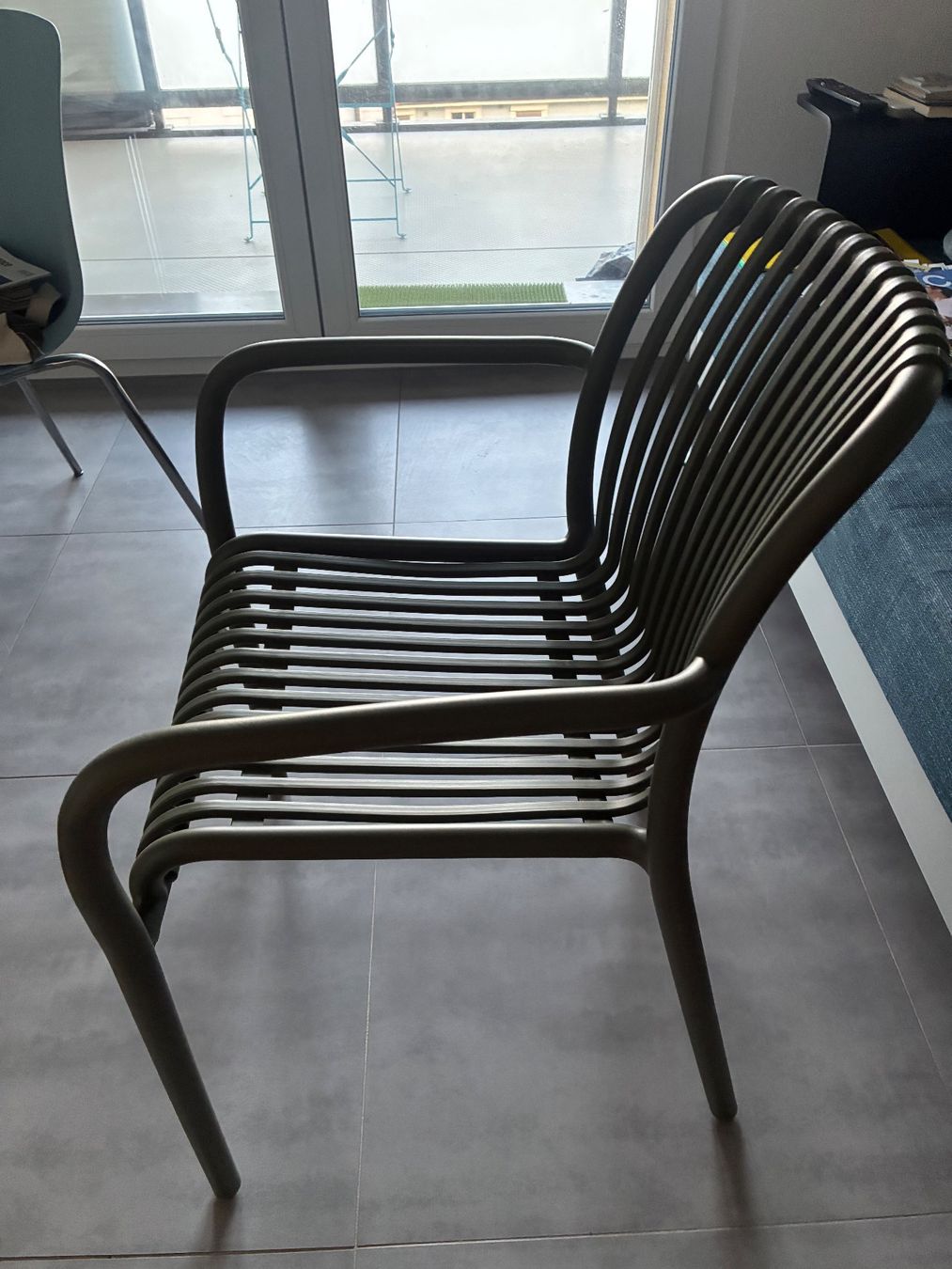 Livique Stühle: Chaise en plastique vert – Gebraucht aus Neuchâtel von RitaLaura