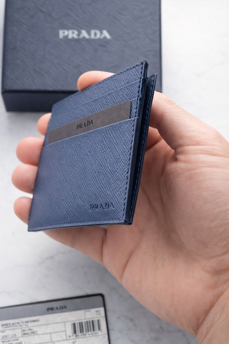 Prada Brieftaschen: Prada Card Holder in Blue Saffiano Leather – Neu und originalverpackt aus Corsier GE von Arca_ReLife 2