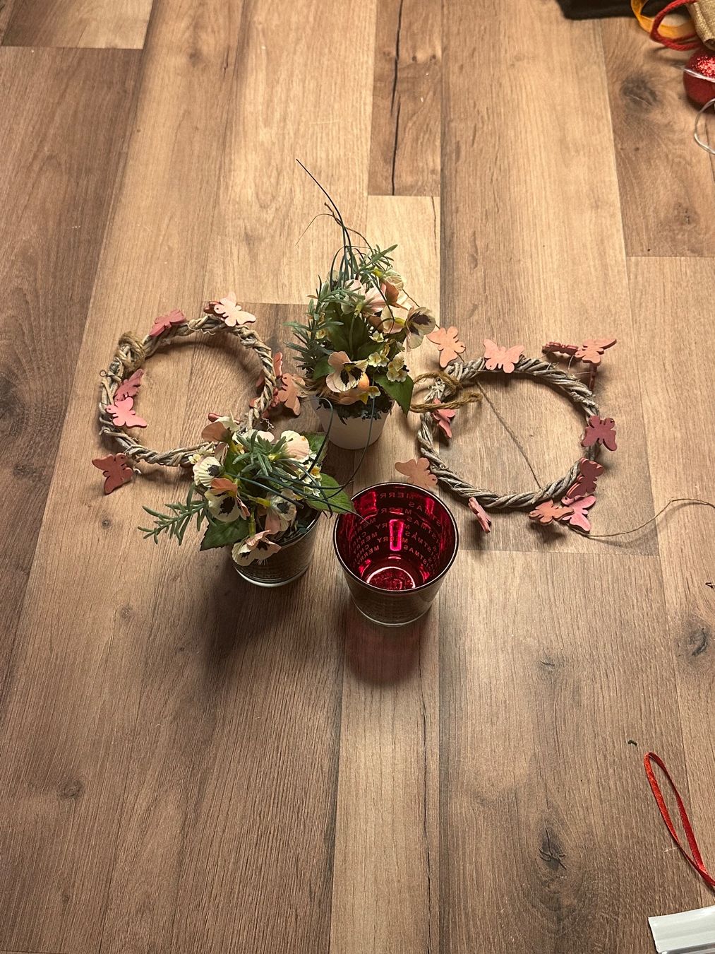 Tutte le decorazioni: Winterdeko: 2 Kerzenhalter, 2 Gestecke, 1 Topfpflanze – Usato da Therwil venduto da R005 2
