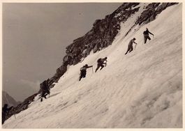 Seilschaft auf den Schneefeldern zu den Bouquetins dat. 1959