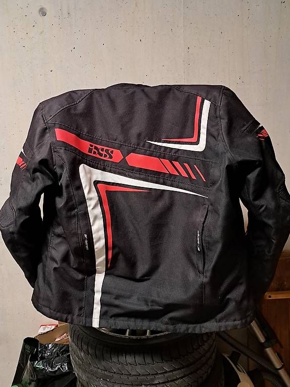 Giacche: Jacke mit Helm – Usato da Lyss venduto da schacheli 3