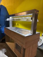 Buffet Vitrine Edelstahl mit Holzelementen, beleuchtet, gut