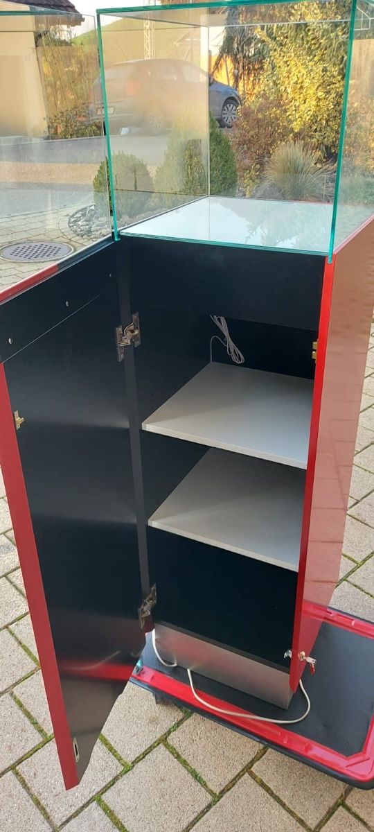 Vetrine: Vitrinen Schrank Rot/Schwarz – Usato da Grossdietwil venduto da Dom1291 1