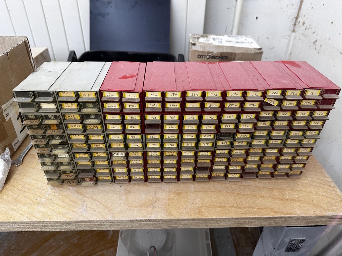 Elektronikbauteile: Grosses Widerstands-Sortiment mit Schubladenmagazin – Gebraucht aus Thun von Wenger911 1