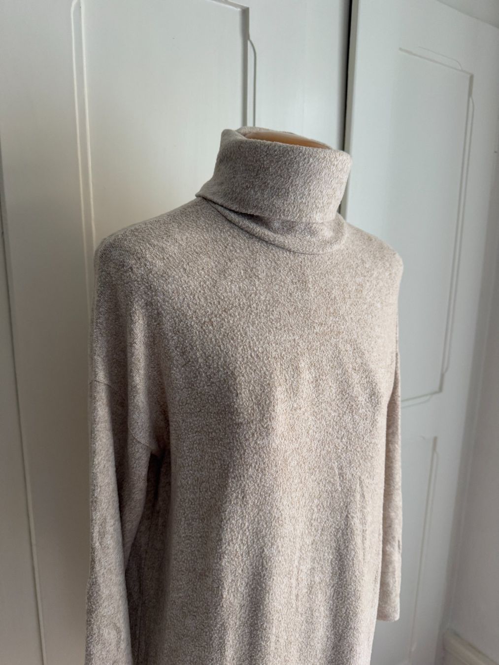 Zara Vestiti: ZARA - Strickkleid beige mit Rollkragen M – Usato da Zürich venduto da Diazaio 1
