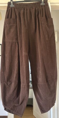 PANTALONS EN FIN VELOURS! M NOUVEAUTÉ 2026/27