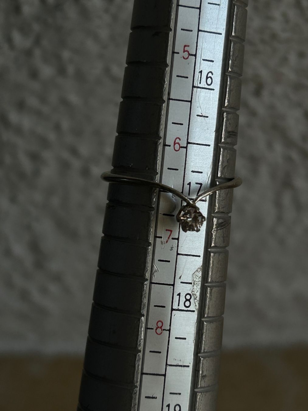 Anelli: Silberring mit Zirkonia-Stein, V-Form, Grösse 53 – Usato da Laufen venduto da Bellavitaboom 5