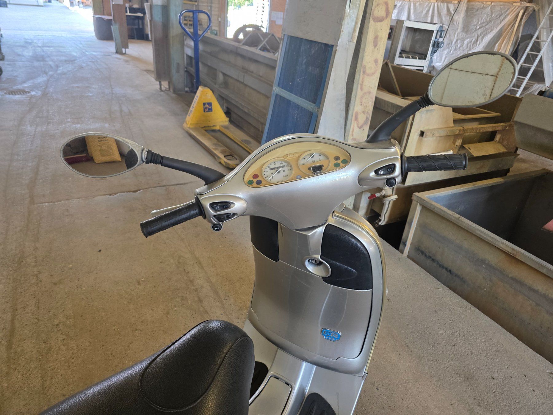 Vespa Scooter: Vespa Roller Silber Occasion mit Kratzern – Usato da Dietlikon venduto da rafcie 7
