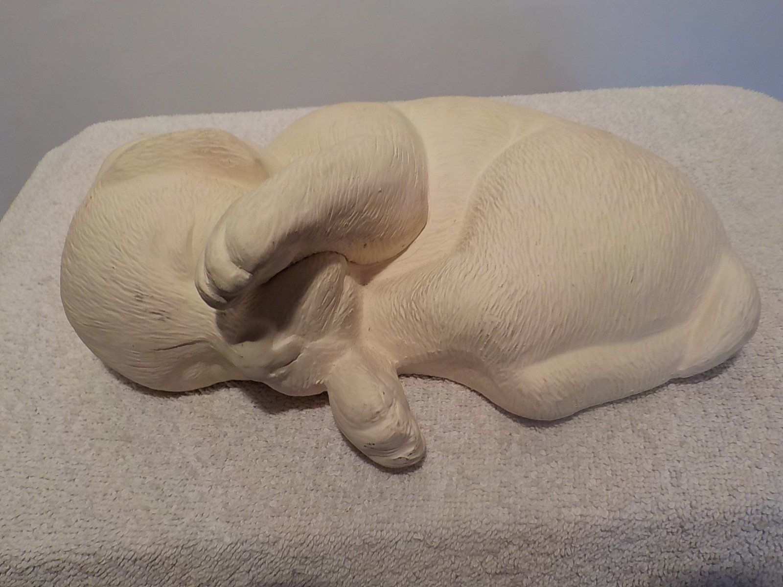 Statuette: Deko Figur Schlafender Hund – Usato da Bülach venduto da Freieck