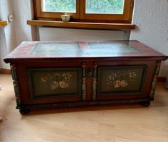 Truhe bemalt antik guter Zustand