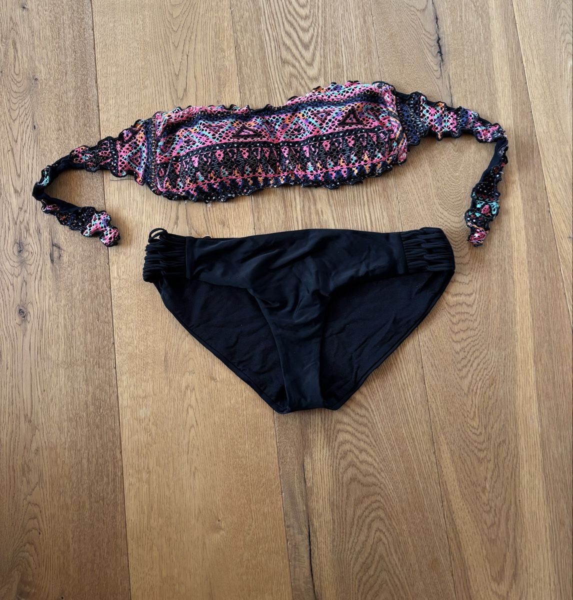 Costumi da bagno & Bikini: Bikini Set, buntes Oberteil, schwarze Hose, Gr. M – Nuovo (secondo la descrizione) da Celerina venduto da Heli87 1