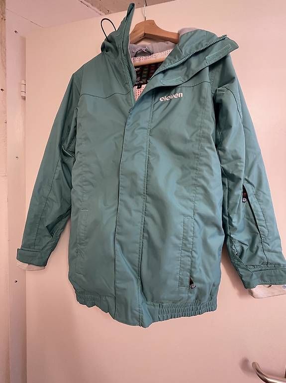 Vestes: Eleven Ski-/Snowboardjacke – D'occasion à Luzern par larissahaas