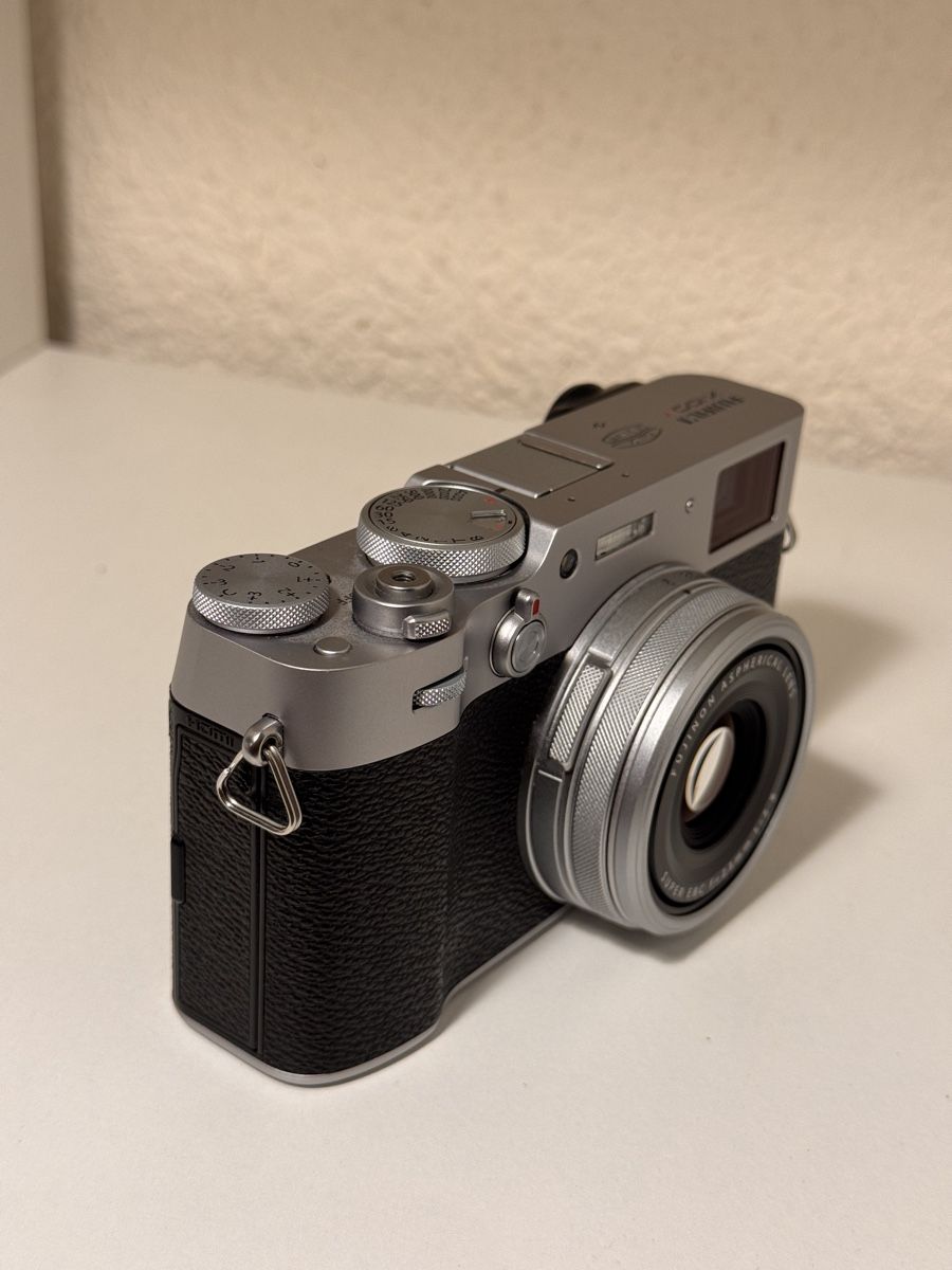 Fujifilm Fotocamera: New Fujifilm X100V - Silver – Nuovo (secondo la descrizione) da Lausanne venduto da per_nd75 2