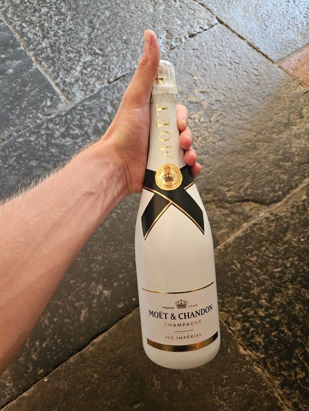 Moet Altro: Moët & Chandon Ice Impérial - Originalflasche (neu) – Nuovo e nell'imballaggio originale da Lugano venduto da dan_2qsg