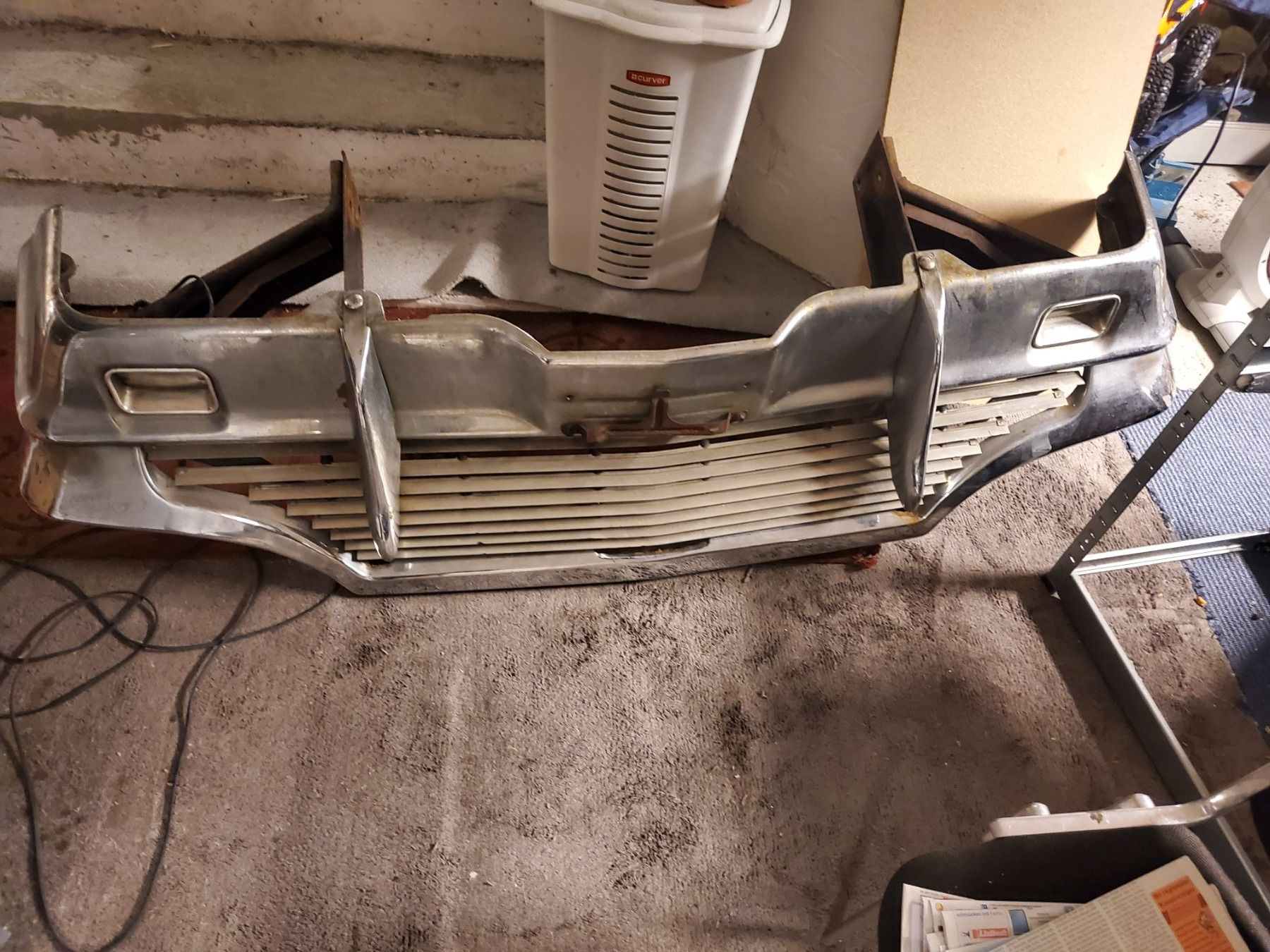 Ford Tutti pezzi di ricambio auto: Stosstange Oldtimer Ford Thunderbird 1964 original – Usato da Balsthal venduto da redcarpet
