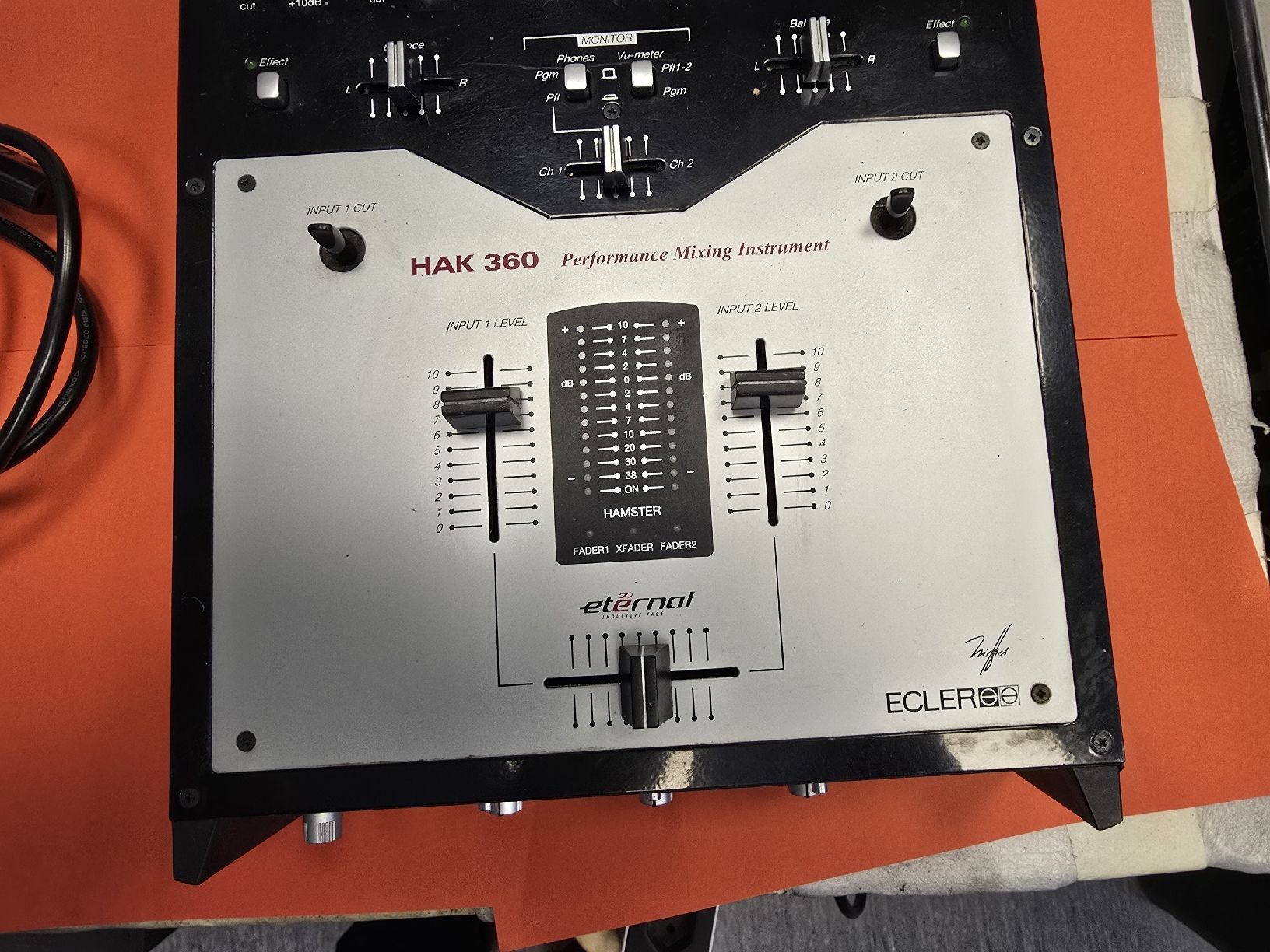 Console di mixaggio: DJ Mixer Ecler HAK 360 High-end Battle DJ Mit Flightcase – Usato da Zürich venduto da Roy-Events-Zurich 1