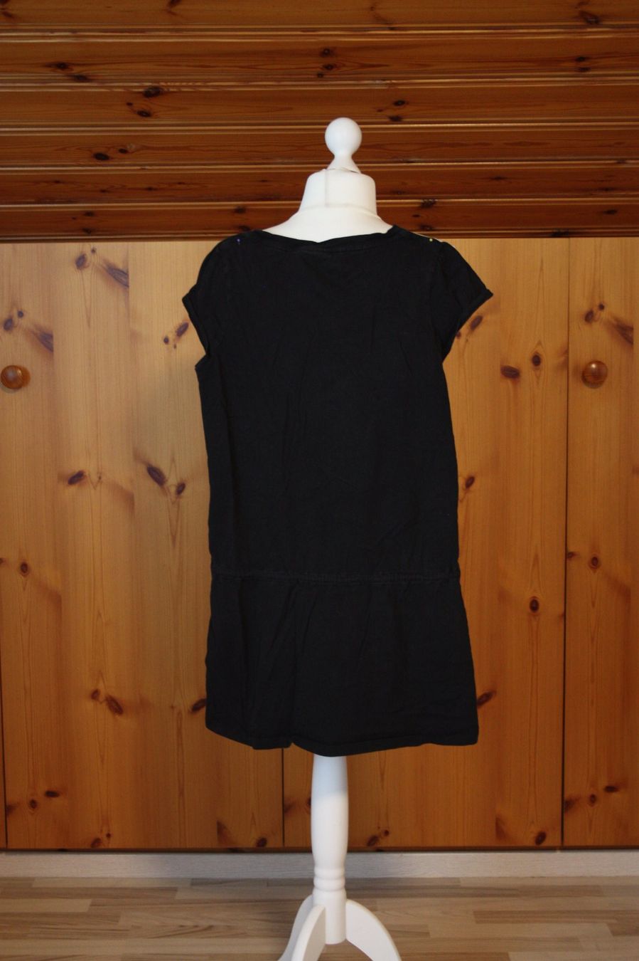 Vestiti: Mini - Kleid HELLO KITTY schwarz - bunt Gr. M – Usato da Flüelen venduto da Diversicum-Textil 2