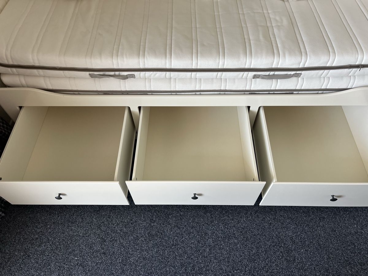 Letti: HEMNES Bett IKEA mit Matratzen – Usato da Oberdiessbach venduto da eliisanicolee 3