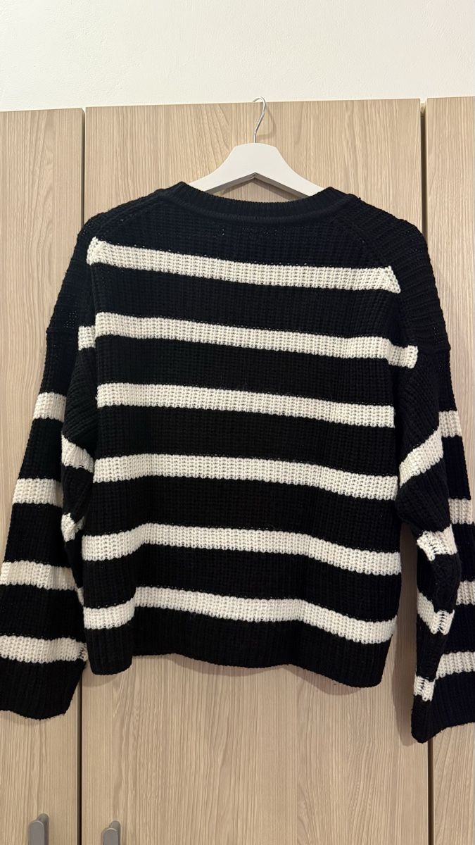 Pullover & Sweatshirts: Schwarz Weiss gestreifter Pullover – Neu (gemäss Beschreibung) aus Buchs SG von mquip 1
