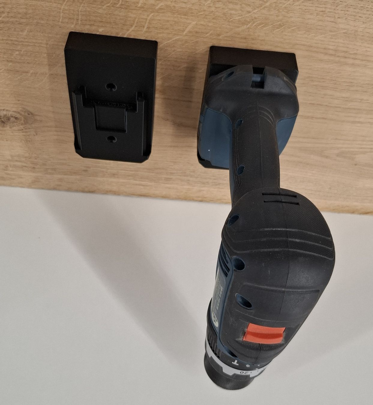 Bosch Tutti gli attrezzi: Bosch Maschinenhalter 18V Tool Halter Toolholder HOCH – Nuovo e nell'imballaggio originale da Zug venduto da marc.attinger