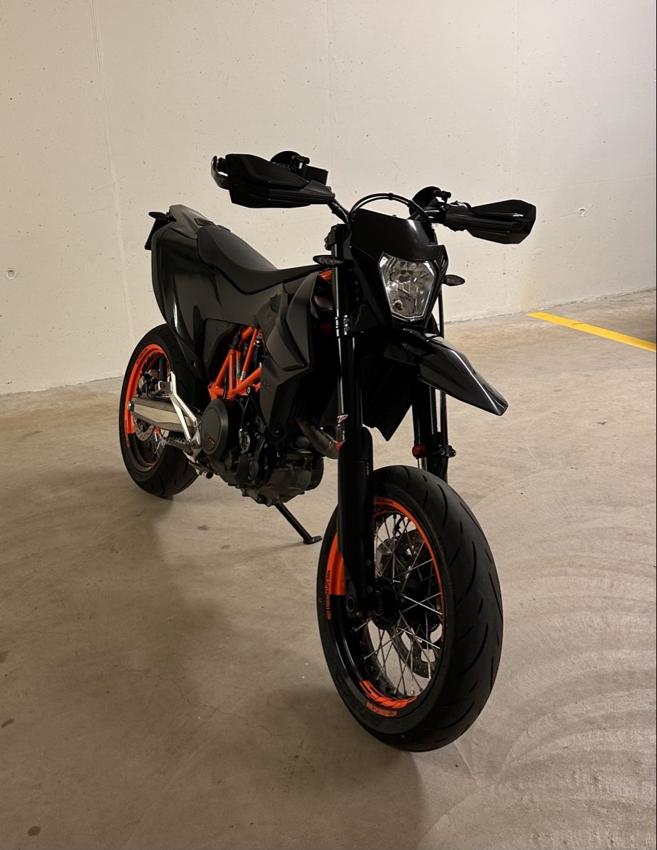 KTM Strada: KTM SMCR 690 35kw 2022 – Usato da Aadorf venduto da davidesilvestri