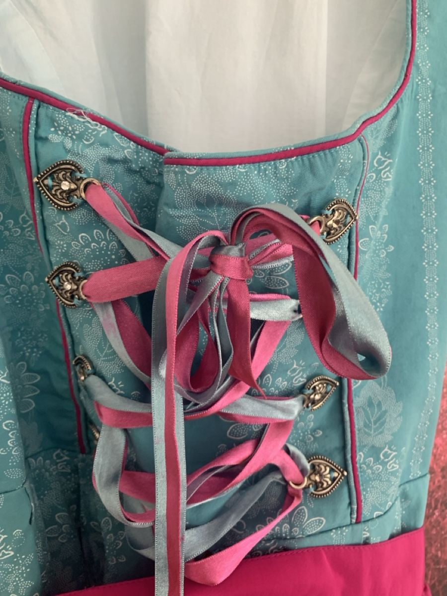 Costumi: Schönes Dirndl 44 eher 42 – Usato da Ried-Brig venduto da sylvie1976 3