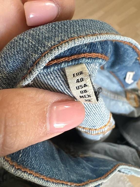 Zara Jeans: Zara Jeans Mid Rise – Nuovo (secondo la descrizione) da Zürich venduto da nik_tw2j 1
