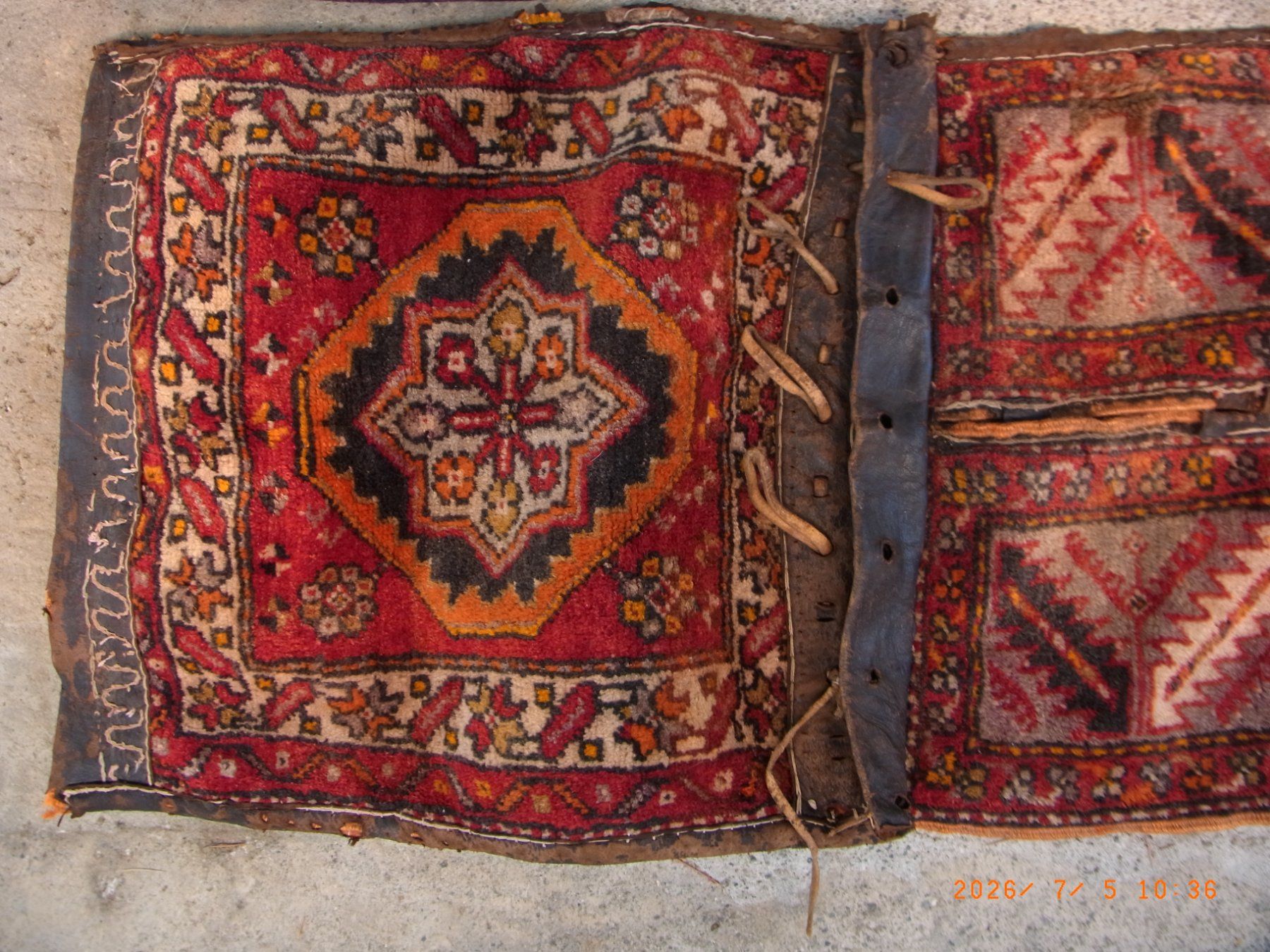 Teppiche: Antike Satteltaschen mit Teppichmuster Leder Handarbeit U... – Gebraucht aus Uezwil von Fauchi51 2