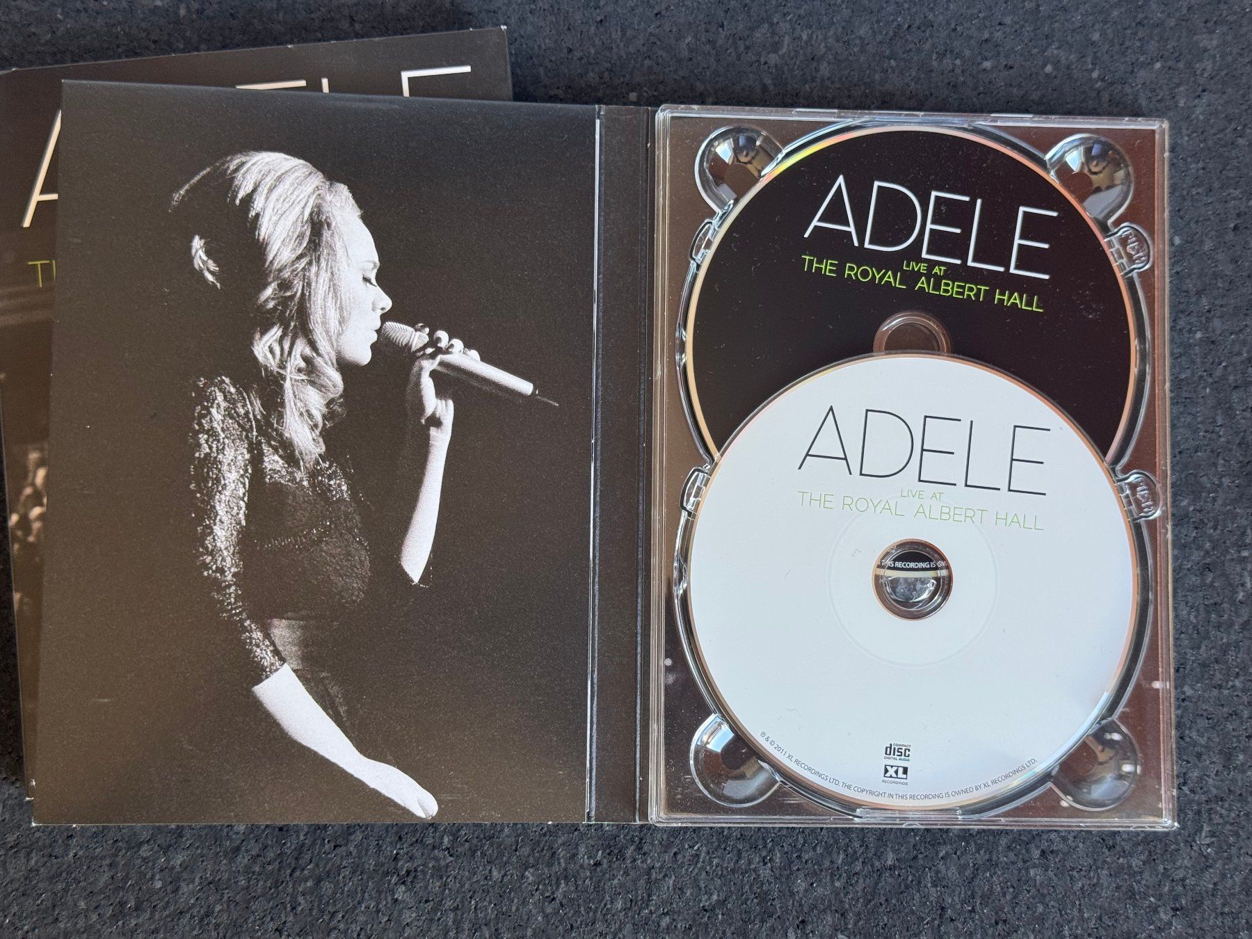 Tutti i DVDs: ADELE Live at The Royal Albert Hall 22. Sept. 2011 DVD&CD – Usato da Fribourg venduto da tschjoly 3