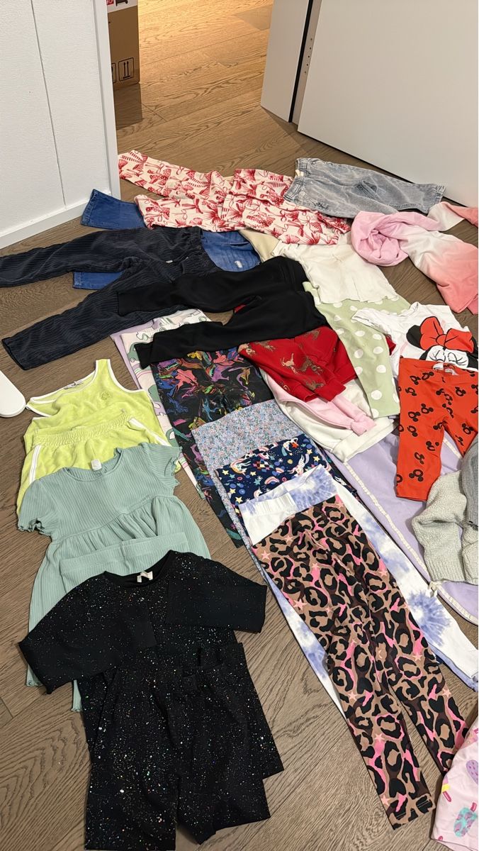 Kleiderpakete & -sets: Assorted Children Clothing Bundle, Mixed Items, Used – Gebraucht aus Oberglatt ZH von Sale12