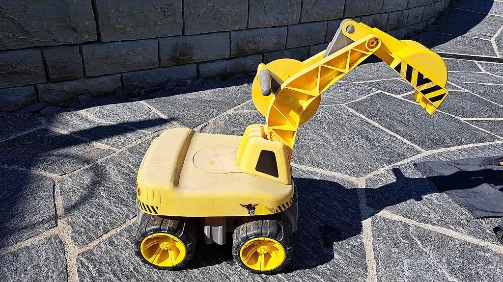 Fahrzeuge für Kinder: BIG Maxi-Digger – Gebraucht aus Udligenswil von pablo_picante