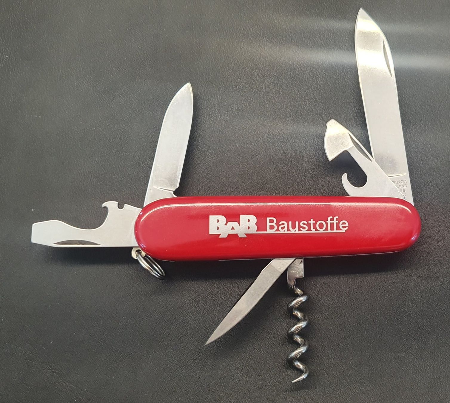 Victorinox Coltelli tascabile: 3 Victorinox Taschenmesser mit Logo – Usato da Härkingen venduto da MarianneSi 2
