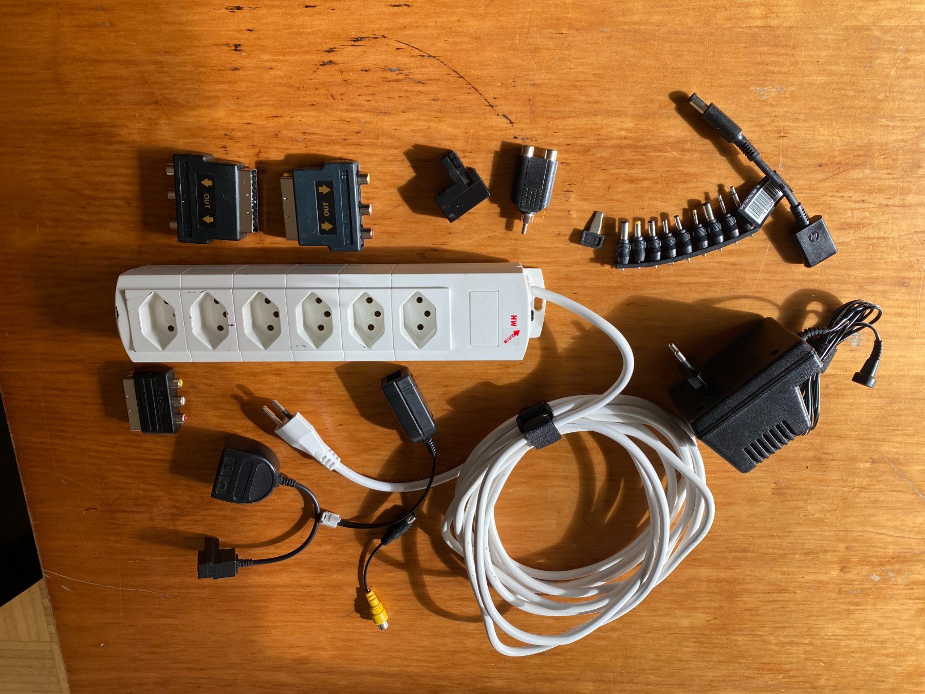 Cavi: Elektromaterial LOT, Kabel , Steckdosen..... – Usato da Luzern venduto da Turmliebe 4